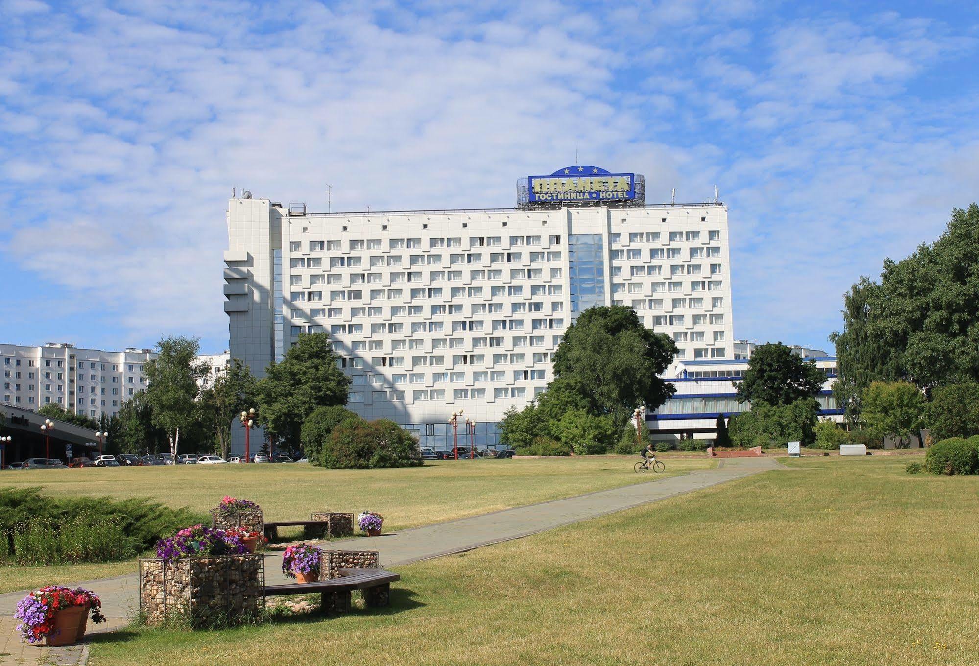Planeta Hotel Minsk Esterno foto
